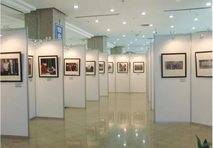 國(guó)畫(huà)藝術(shù)與商業(yè)展覽的橋梁 深圳專業(yè)八棱柱展板租賃工廠與服務(wù)